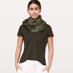 LULULEMON VINYASA SCARF COTTON EVERGREEN CAMO
